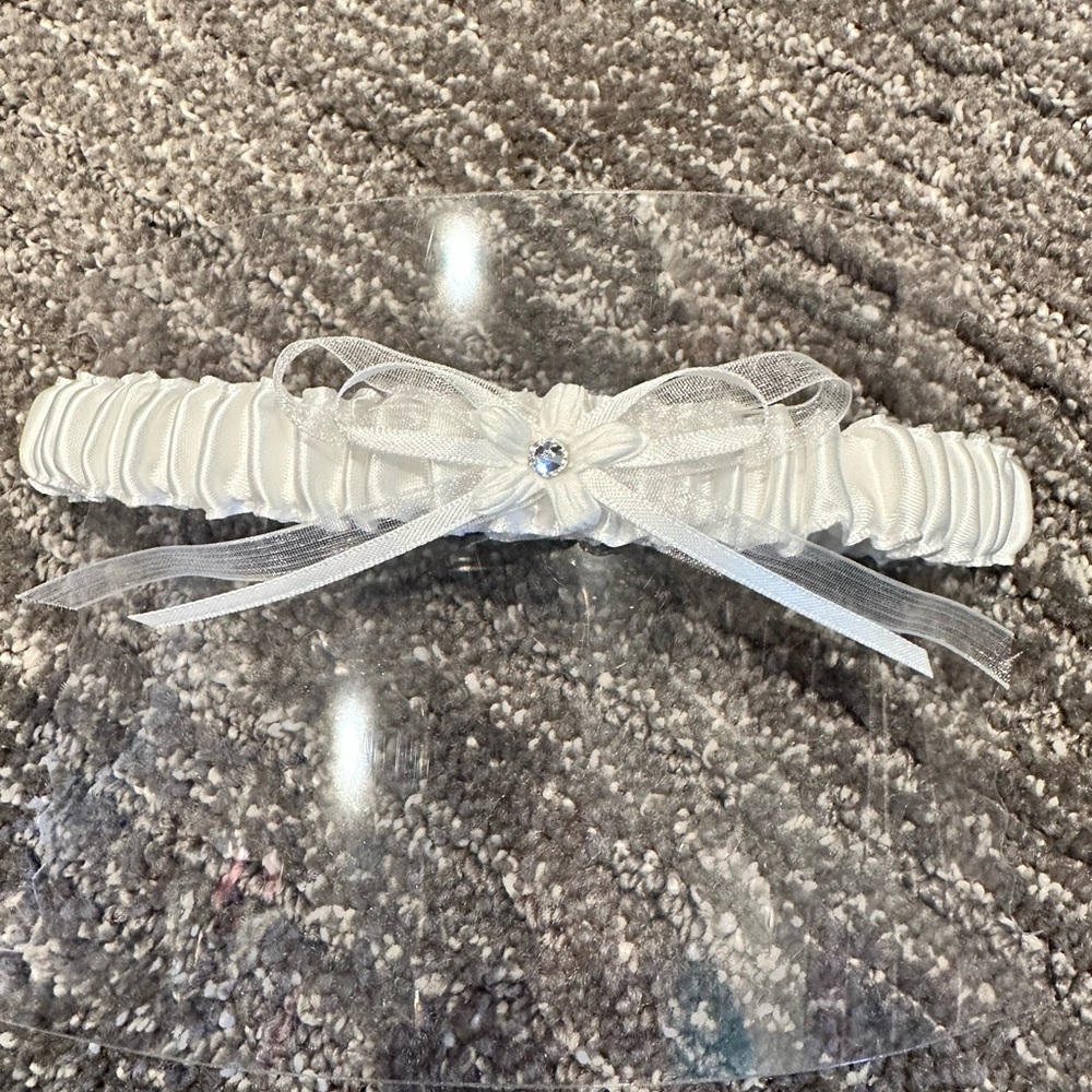 NWT - Elegant White Garter with Bow and Gem